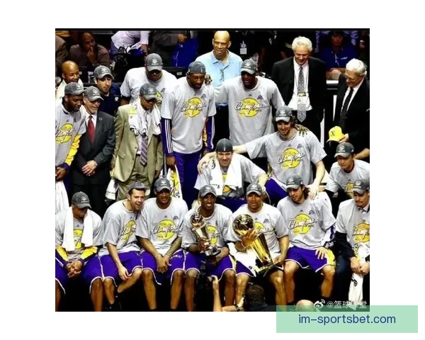 好久不见！38岁拜纳姆洛杉矶骑行 记得他曾助湖人两连冠辉煌